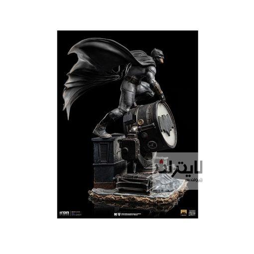 ZACK SNYDERS JUSTICE LEAGUE BATMAN ON BATSIGNAL DELUXE ART SCALE STATUE BY IRON STUDIOS 3