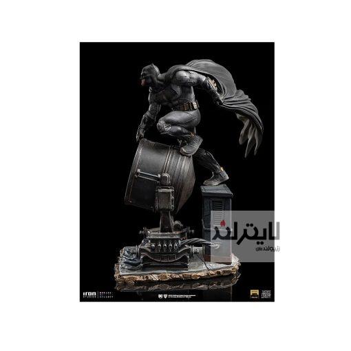 ZACK SNYDERS JUSTICE LEAGUE BATMAN ON BATSIGNAL DELUXE ART SCALE STATUE BY IRON STUDIOS 4